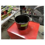 #7 CAST IRON STEWPOT JYPS W KETTLE