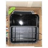LOT OF COOKING AND OVEN PANS