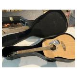 MAESTRO BY GIBSON IN HARD CASE