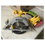 DEWALT 18V SAW- WORKS