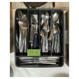 TRAY OF STAINLESS FLATWARE