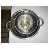 STAINLESS MIXING BOWLS AND STRAINER