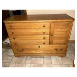 SHORT BASSETT CHEST OF DRAWERS 30' H X 42' W X 18D
