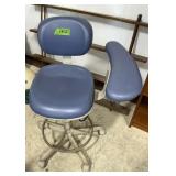 WHEELER CHAIR WITH BUILT-IN ARM REST,DENTAL STOOL