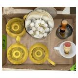 LOT: YELLOW METAL CANDLE HOLDER/CHAMBERSTICK, ETC
