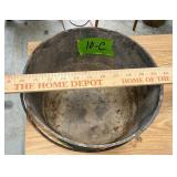 CAST IRON THREE-LEG POT/POTPOURRI