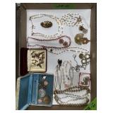 COSTUME JEWELRY: CUFFLINKS