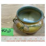 ROSEVILLE ART POTTERY PINECONE JARDINIERE/PLANTER