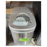 FRIGIDAIRE COUNTERTOP ICE MACHINE