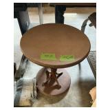 ROUND TABLE 19"W X 23"T