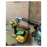 DEWALT-20V HAMMER DRILL W BATTERY+CHARGER