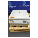 Eppendorf Centrifuge 5810