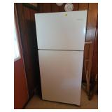 Amana White Top-Freezer Refrigerator