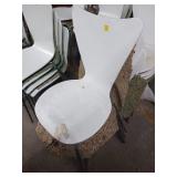 4x bidWhite Chairs with Metal Legs