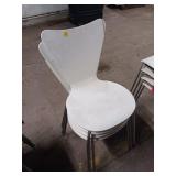 4x bid White Chairs with Metal Legs