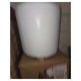 4 Round White stools