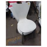 4x bidWhite Chairs with Metal Legs