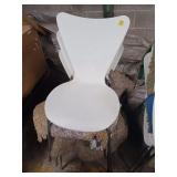 4x bid Modern White Chairs