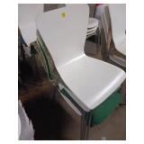 4x bid White Stacking Chairs with Metal Legs