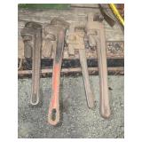 Pipe wrenches