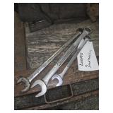 Various wrenches (3)