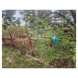 Outdoor Metal and Wood Yard Decor