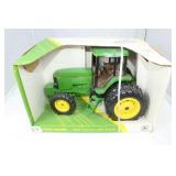 John Deere 7800 Tractor w/Duals