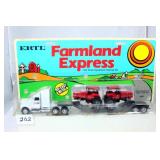 Farmland Express Case Int Equipment Hauling Set