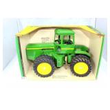 John Deere 4WD Articulating Tractor