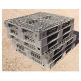 (6) HD Plastic Pallets