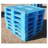 (6) HD Plastic Pallets