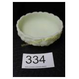 Fenton Custard U/V Waterlily 3 Footed Bowl