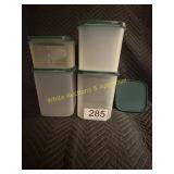 (4) Pc. Set Plus an Extra Lid of Tupperware