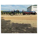 DMI 3250, NH3 tool bar, 15 knife, coulters, DMI Hiniker controller