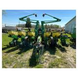 JD 1760 Maxemerge XP Planter, 12R30, wing fold, vacuum, spring down pressure,