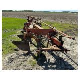 IH 720, 5 bottom plow, toggle trip, spring loaded coulters