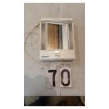 Conair Makeup Mirror One Light Out