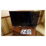 32" LG Flat Screen TV W/Remote