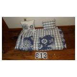 Queen Size Comforter Pillow Shams & Pillows