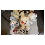 5 Stuffed Snowmen & 1 Bear
