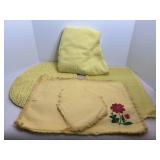Round yellow tablecloth, place mats & napkins