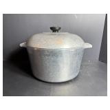 Vtg Wagner Ware magnalite covered dish ..