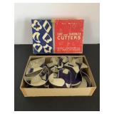 All metal cake & sandwich cutters