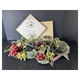 Vtg Grapes & handkerchiefs in box