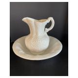 Wash basin set (damage on pitcher)