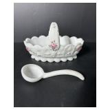 Vtg Westmoreland milk glass basket...