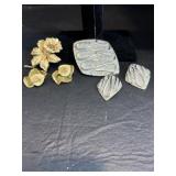 Vtg Sarah Covington brooch with earrings & brooch.