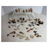 Vintage Plastic, Resin & Wood Figures & Ornaments