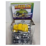 Polar Lights Sealed Model Kit 6001D Willy Haulin