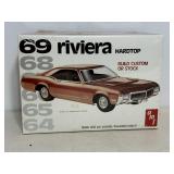 1969Riviera Stock Version AMT Kit 6079 1:25 Sealed